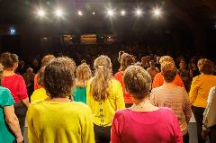 Voices en Tint maken een reis door de tijd